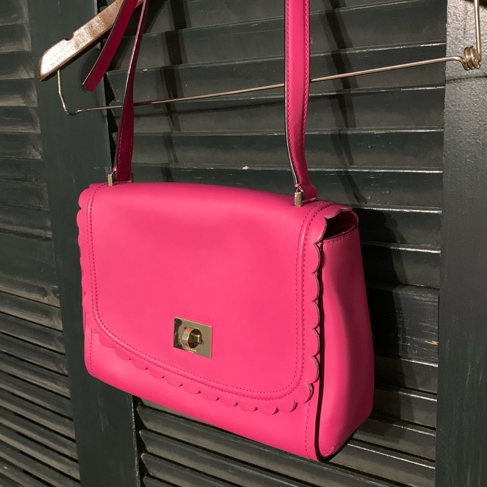 Kate Spade Hot Pink Scallop Trim Purse 💖